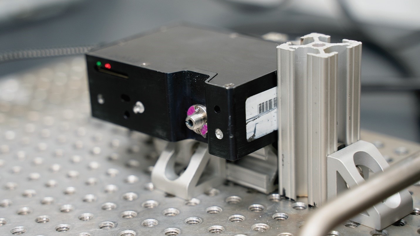 Spectrometer measuring light from a precise frequency source